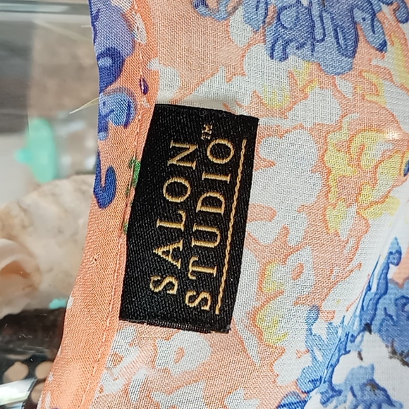 Salon Studio Coverup - Picture 5 of 5